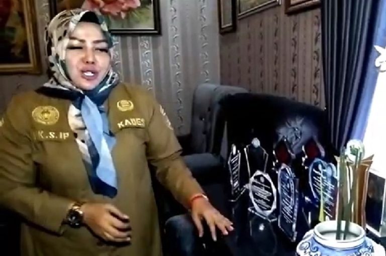 Kepala Desa Gunung Menyan Tersandung Kontroversi Bingkisan Bupati Bogor