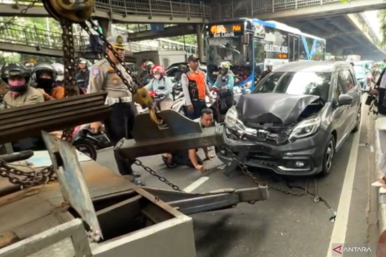 Kronologi Tabrakan Beruntun di Jaktim Diduga Akibat Mobil Dinas