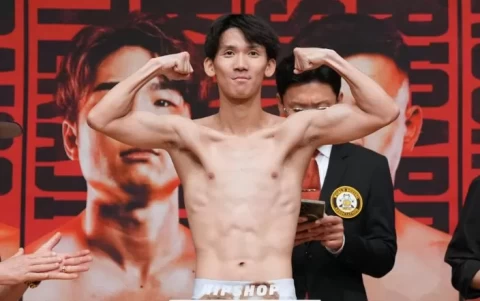 Takami Kalahkan Rosa, Rebut Juara Dunia Kelas Terbang Junior WBA