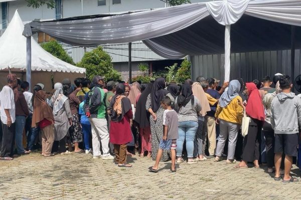Ribuan Warga Serbu Pasar Murah Polri di Palmerah Jakbar